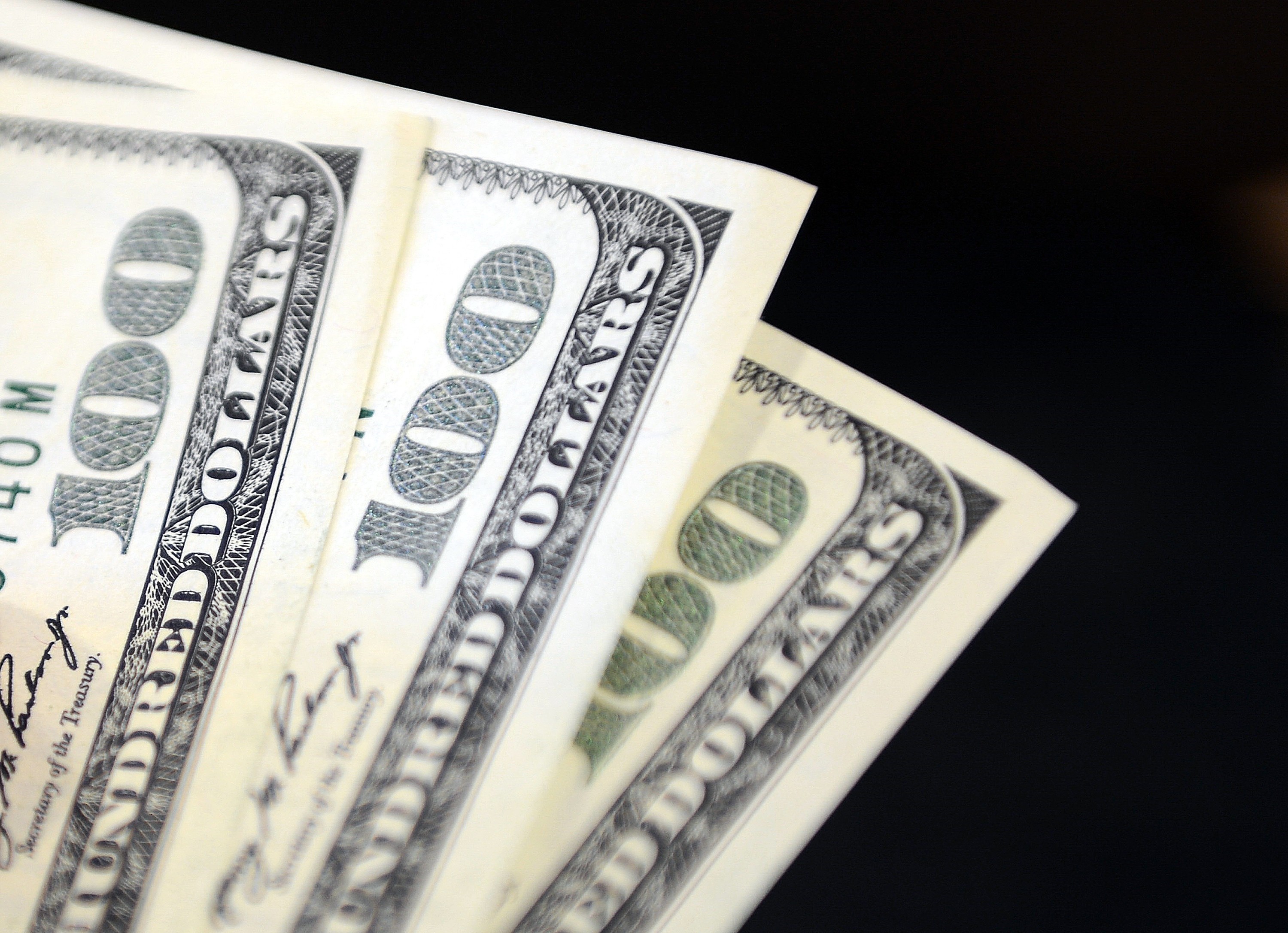 US dollar surpasses 35 level mark against Turkish lira, marking new peak