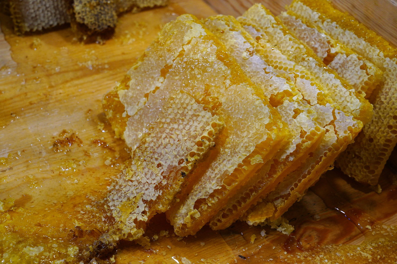 Türkiye steps up action against honey fraud with major brands named on the ministry's list. (Adobe Stock Photos)
