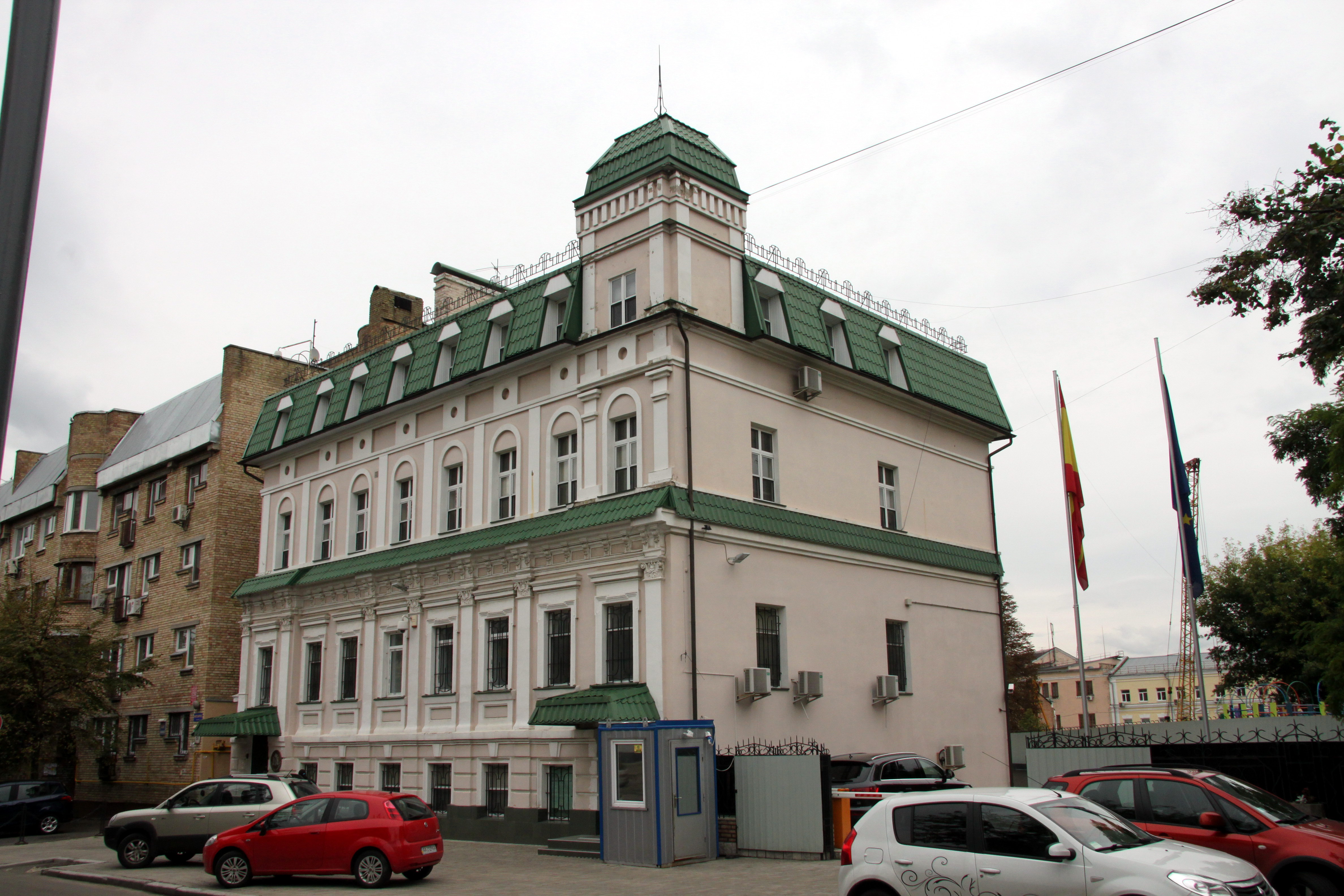 Spanish Embassy in Kyiv suspends services amid increased risk of airstrikes