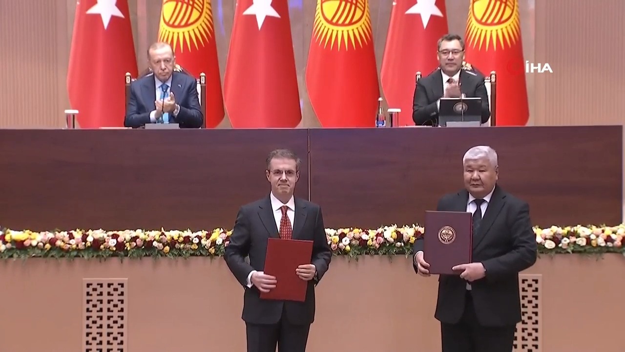 Ihlas Holding Chairman Ahmet Mucahid Oren signs energy deals in Kyrgyzstan. (Screengrab from live) 