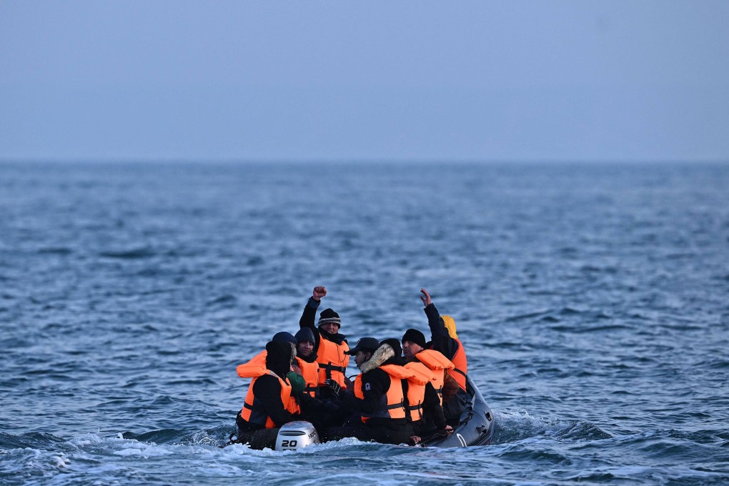 Migrants travel in an inflatable boat across the English Channel, bound for Dover on the south coast of England. (AFP Photo) 
