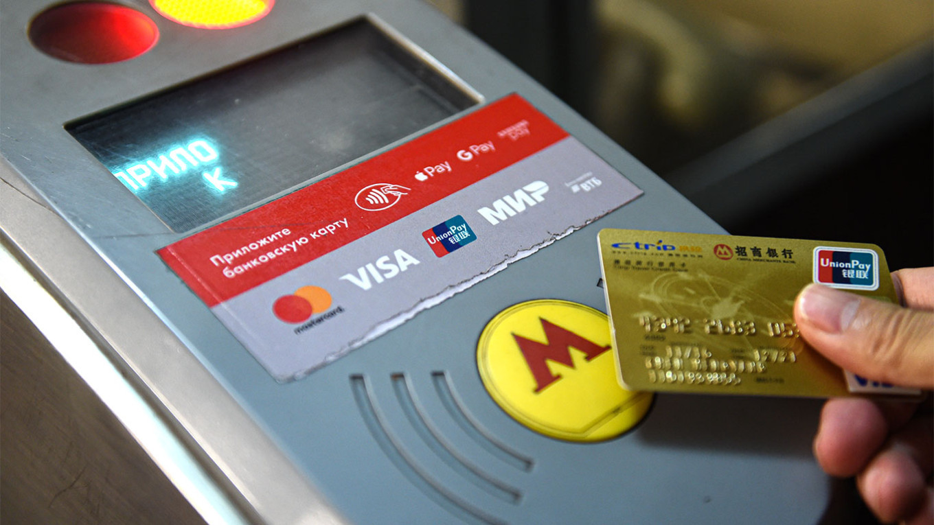 Gazprombank's UnionPay card. (Zuma / TASS Photo)