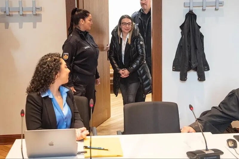 Yasemin Gundogan enters the courtroom for her first hearing since surrendering, Bremen, Germany, November 14, 2024. (Photo via Türkiye Gazetesi)
