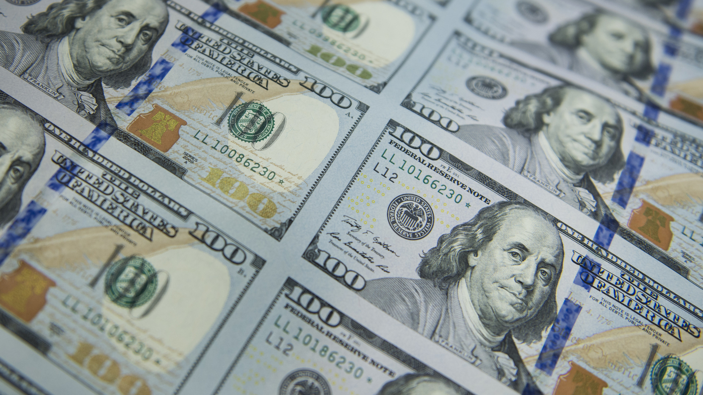 The redesigned U.S. $100 bills that went into circulationin 2013 incorporatetechnology that features several visual illusions, all designed to foil counterfeiter. (AFP Photo)