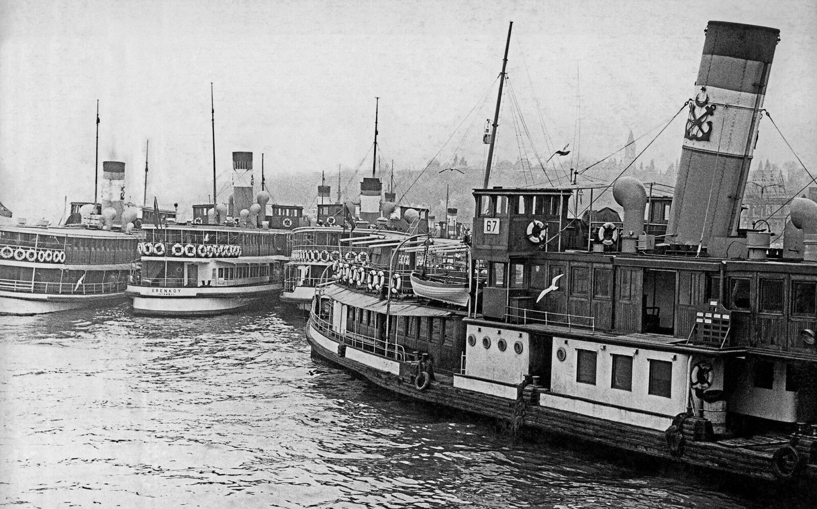 A photo of Istanbul's ferries, capturing the essence of the city’s maritime heritage from decades past, Nov. 11, 2024. (Photo via Türkiye Gazetesi)