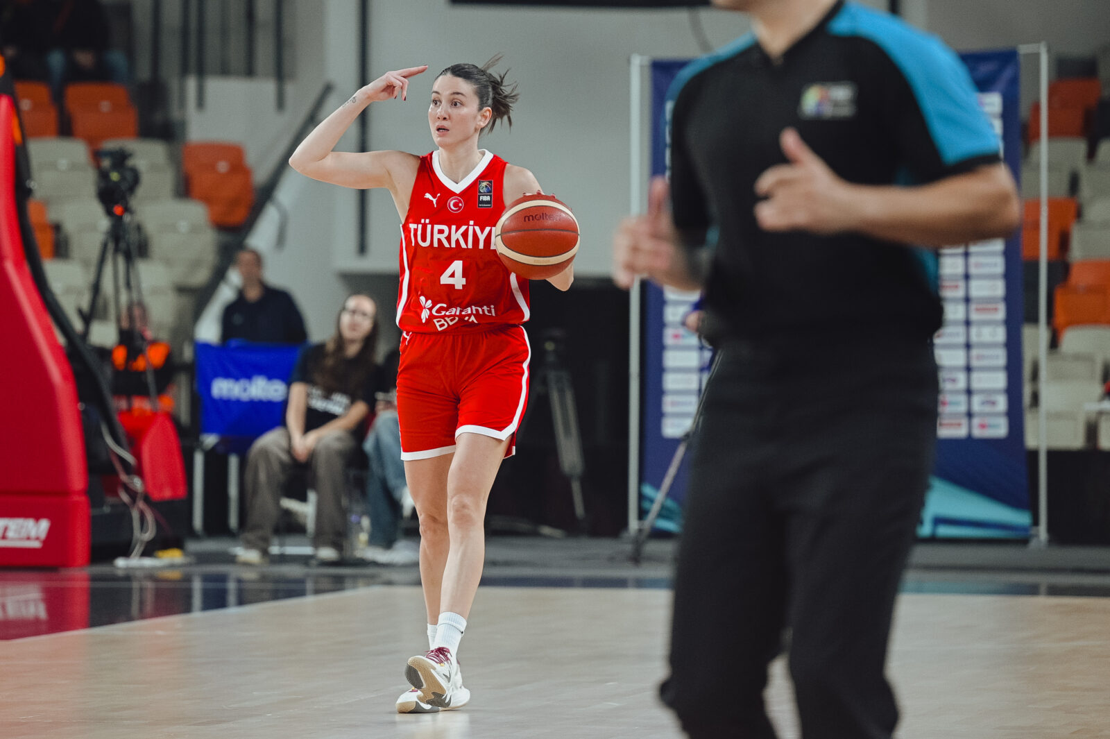 Olcay Cakir Turgut orchestrates the Turkish women's basketball team's offense during the EuroBasket qualifier against Slovakia in Ljubljana, on November 10, 2024. (Photo via Turkish Basketball Federation)