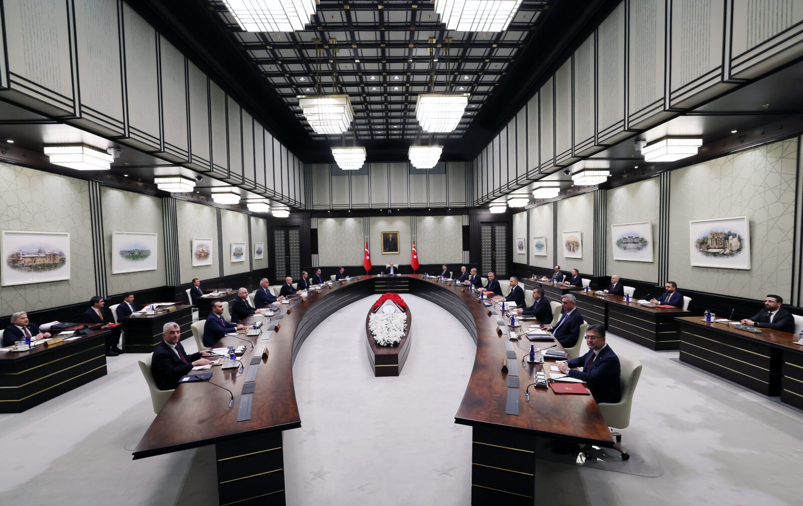 Ruling AK Party plans major leadership, Cabinet changes ahead of February congress