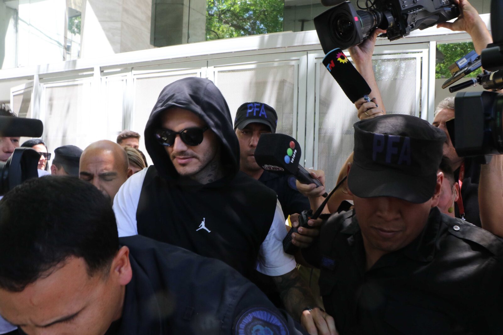 Argentinian footballer Mauro Icardi arrives at the City Courthouse in Buenos Aires to undergo psychological evaluations as part of the ongoing legal conflict with Wanda Nara regarding their controversial divorce, in Buenos Aires, Argentina, on Nov. 29, 2024. (AA Photo)