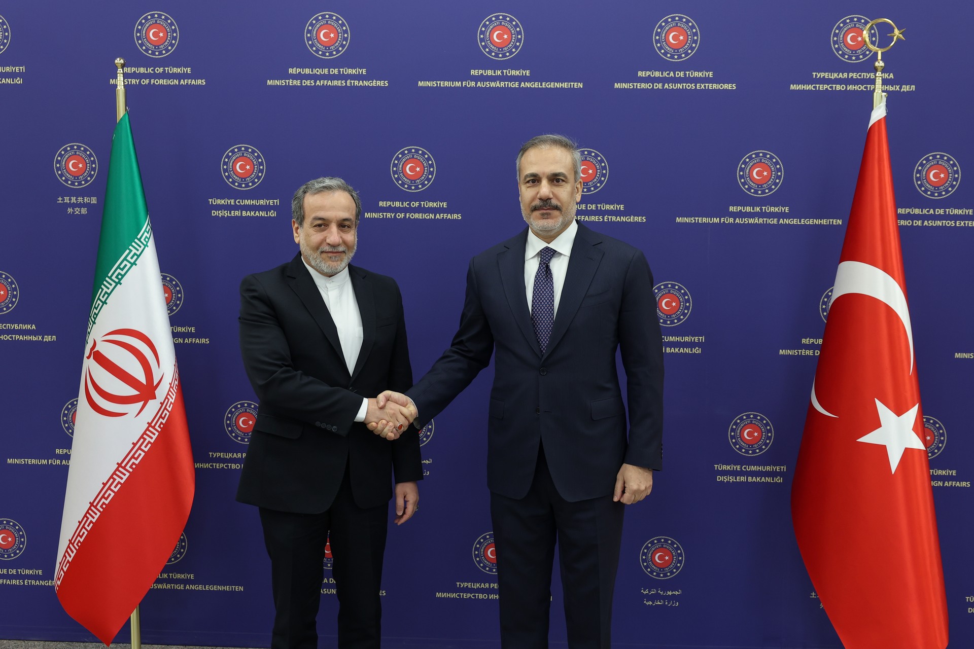 Türkiye, Iran pledge cooperation amid escalating Syrian crisis