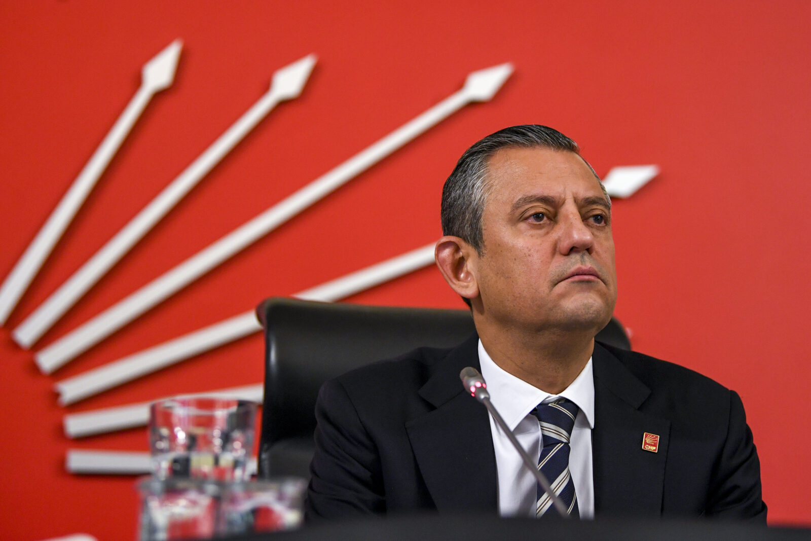 Poll highlights public support for Bayraktar, Imamoglu amid economic crisis in Türkiye