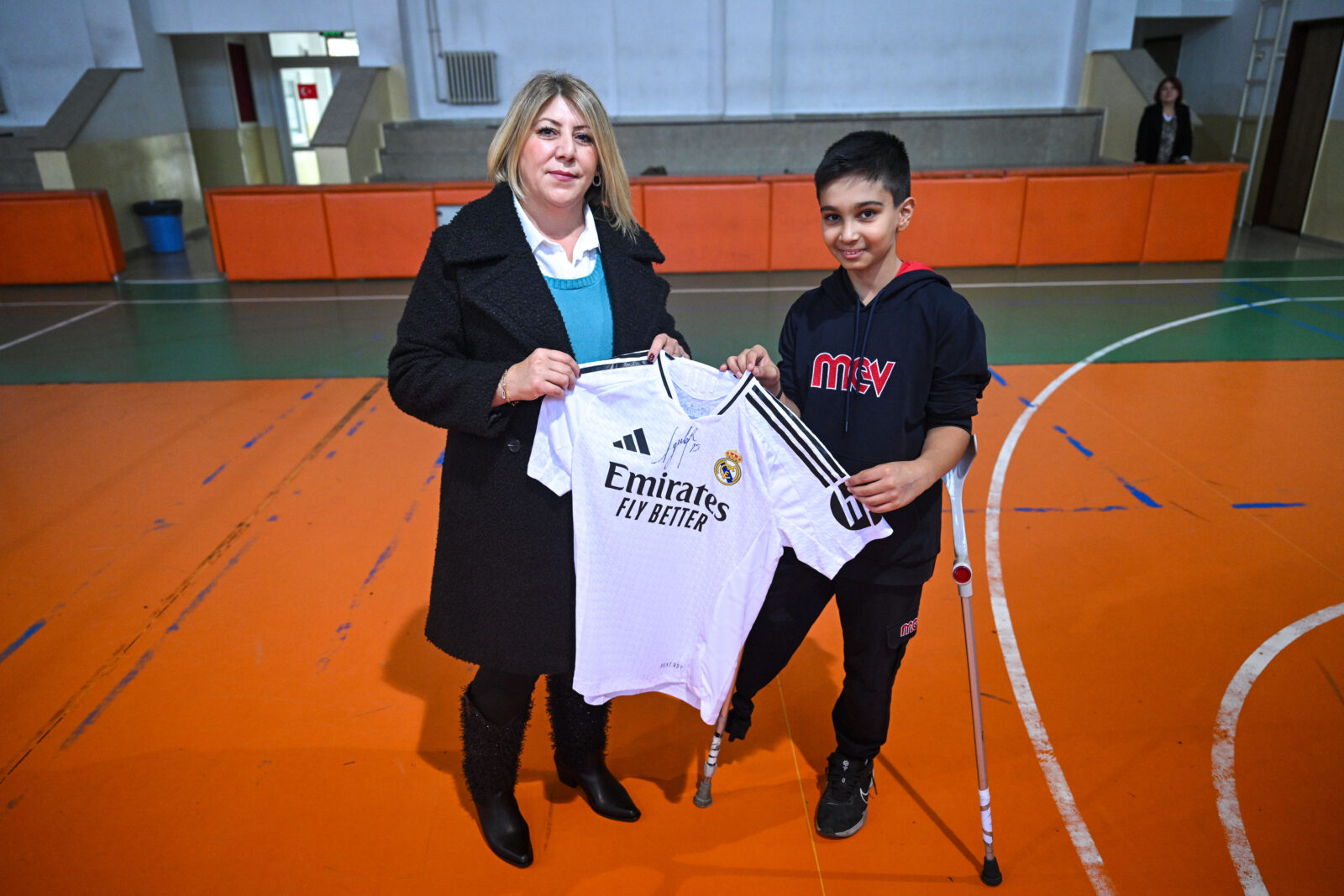 Arda Guler surprises amputee footballer Kerem with signed shirt