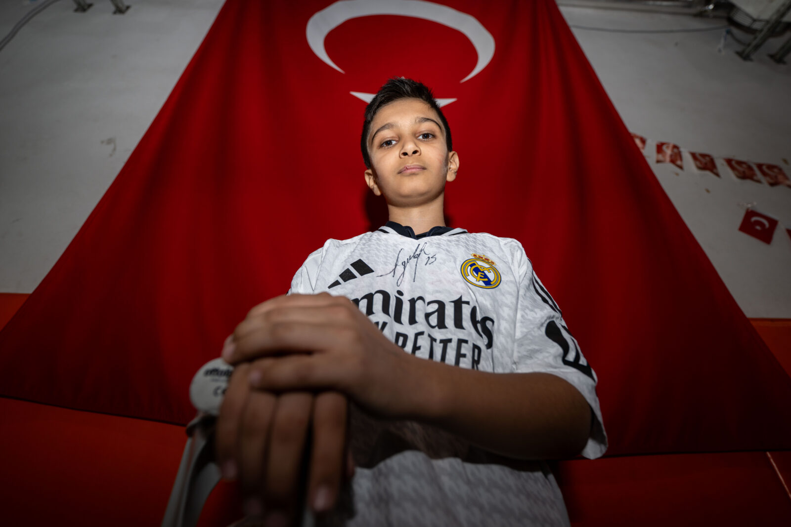 Arda Guler surprises amputee footballer Kerem with signed shirt