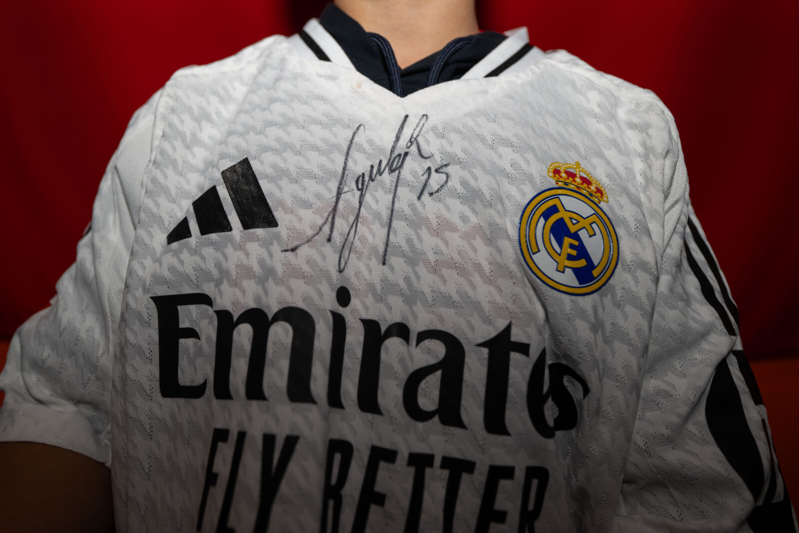 Arda Guler surprises amputee footballer Kerem with signed shirt
