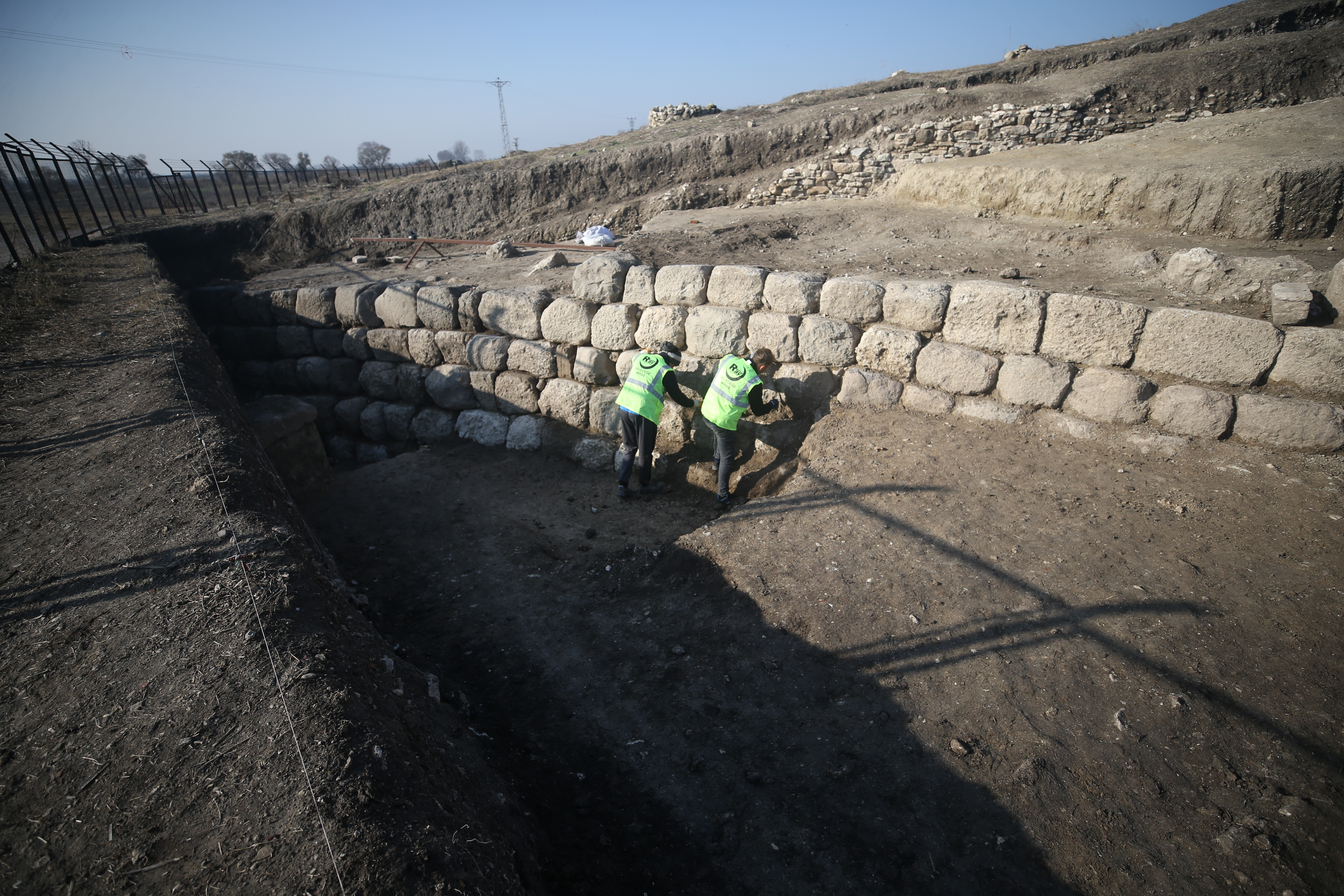 Ancient fortress wall found in Türkiye’s Daskyleion protecting against invaders