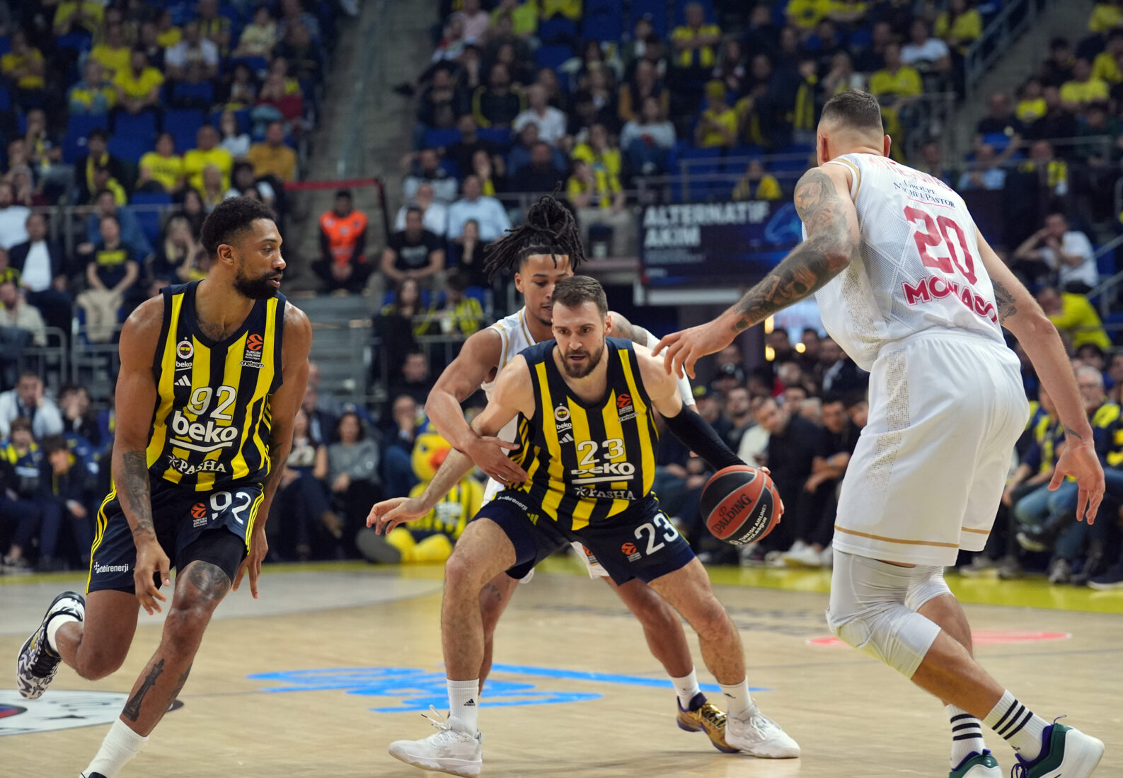 Marko Guduric (23) of Fenerbahce Beko in action during the Turkish Airlines EuroLeague week 15 basketball match against AS Monaco, Istanbul, Türkiye, Dec. 12, 2024. (AA Photo)
