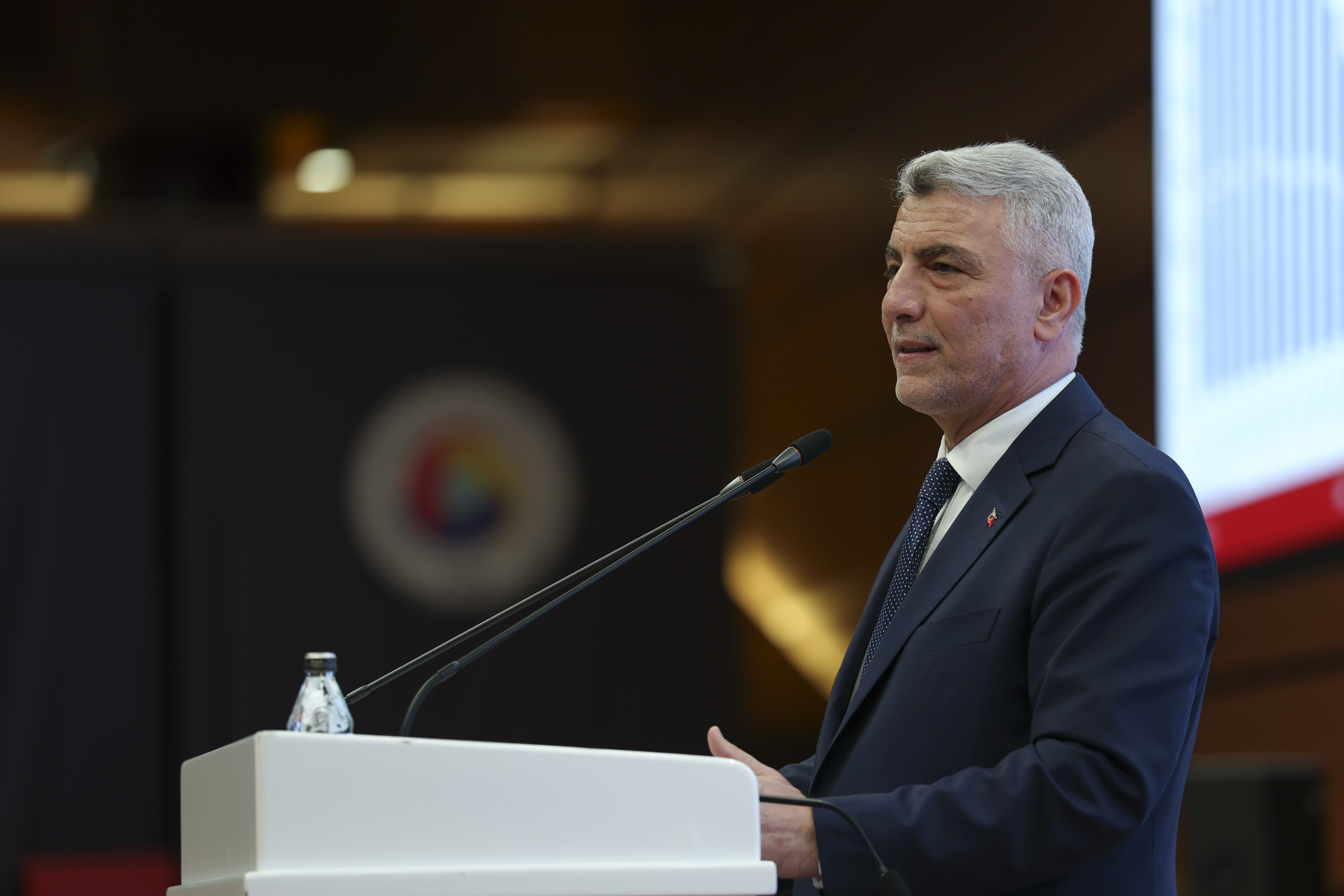 'Withouth panic, remaining on alert': Türkiye eyes strategic gains amid Trump tariffs