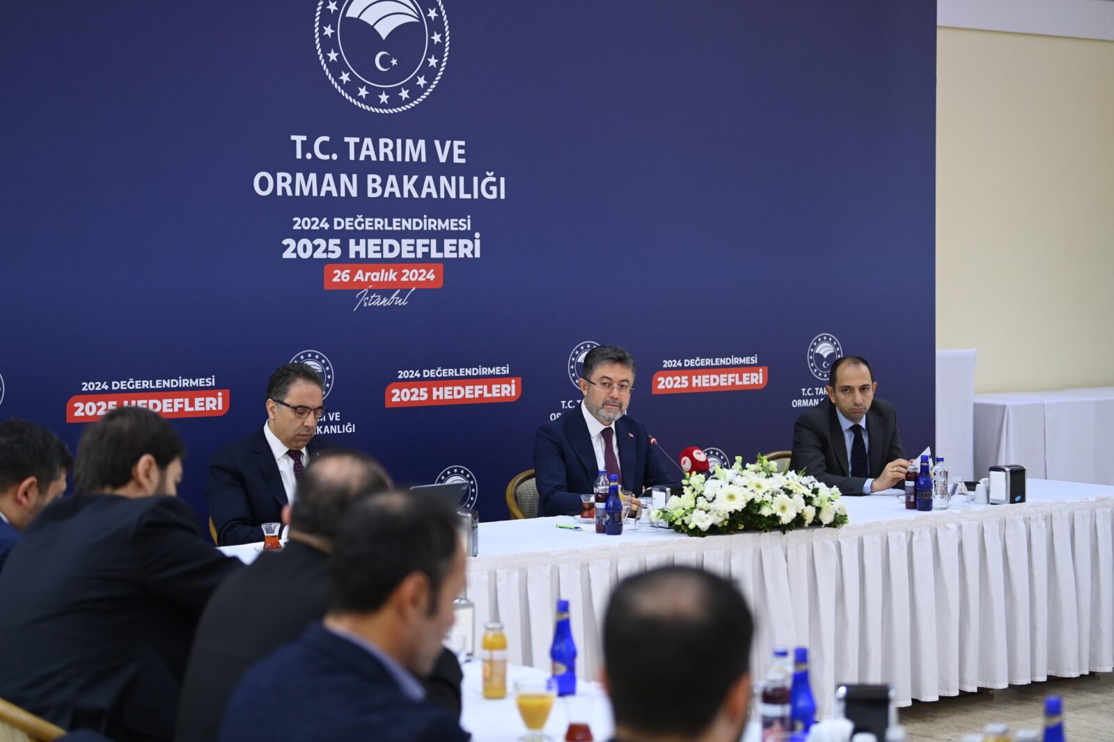 Tarim ve Orman Bakani Ibrahim Yumakli, Devlet Su Isleri (DSI) Bölge Müdürlügü Sosyal Tesisleri'nde, dijital medya yayin yönetmenlerinin katildigi, 2024 Degerlendirmesi 2025 Hedefleri Toplantisi