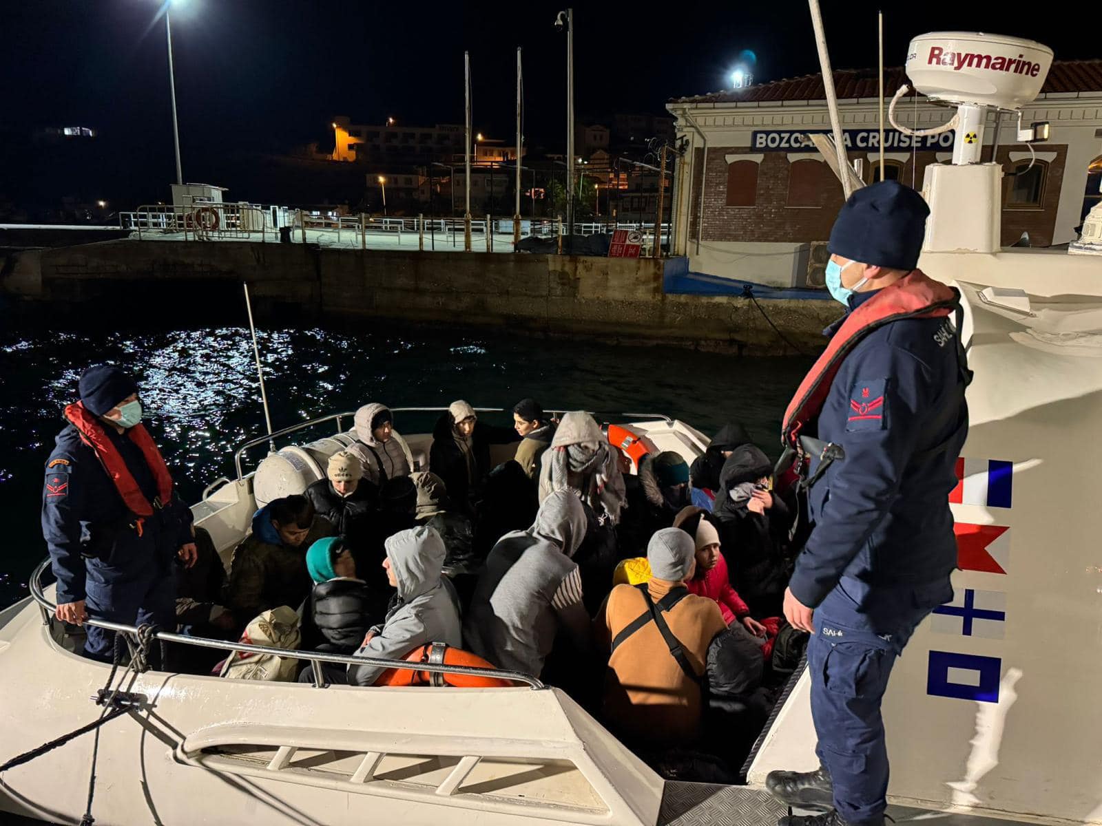 Turkish authorities apprehend 113 irregular migrants in Canakkale, Kirklareli