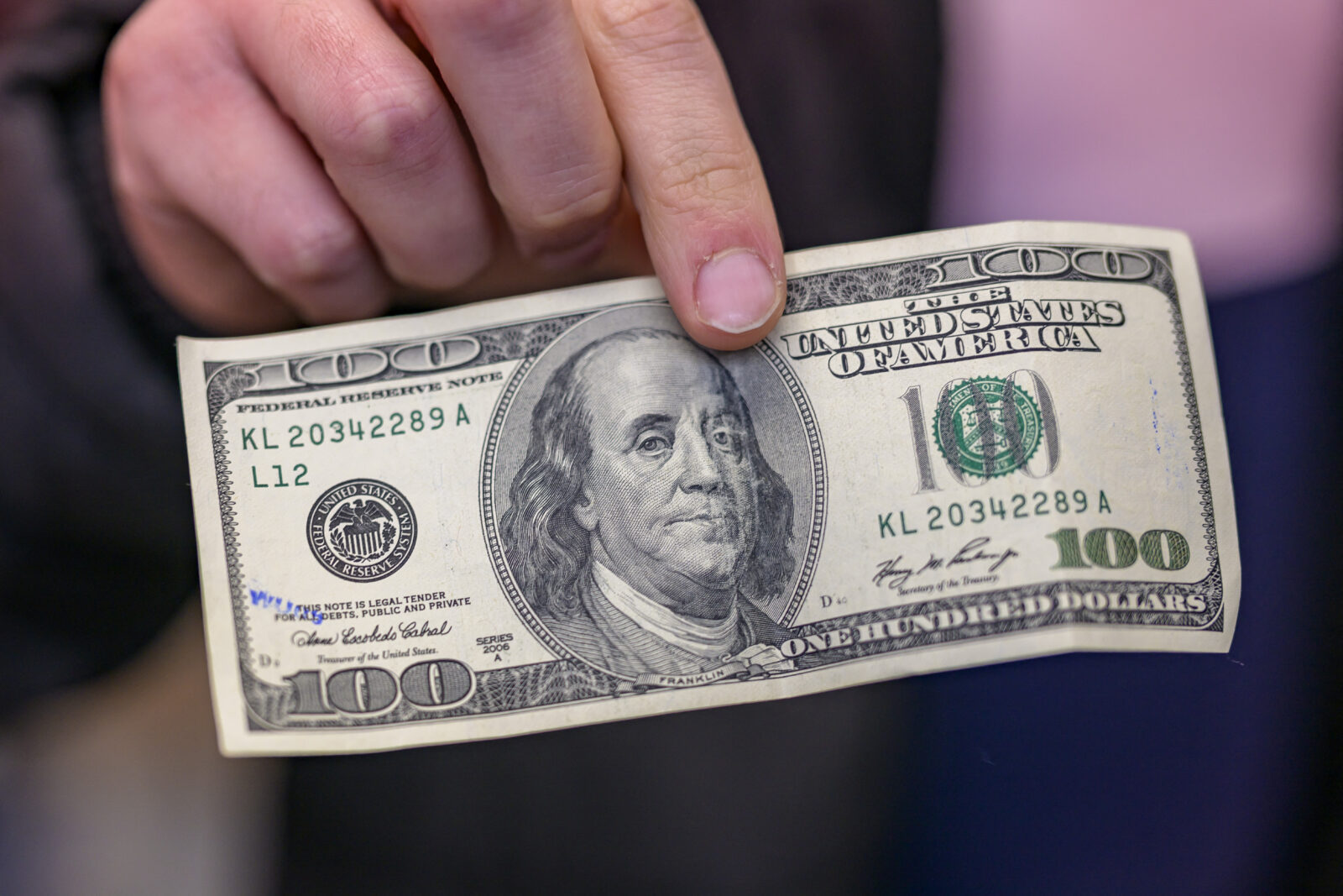 Counterfeit US dollar panic subsides as Turkish banks resume exchanges