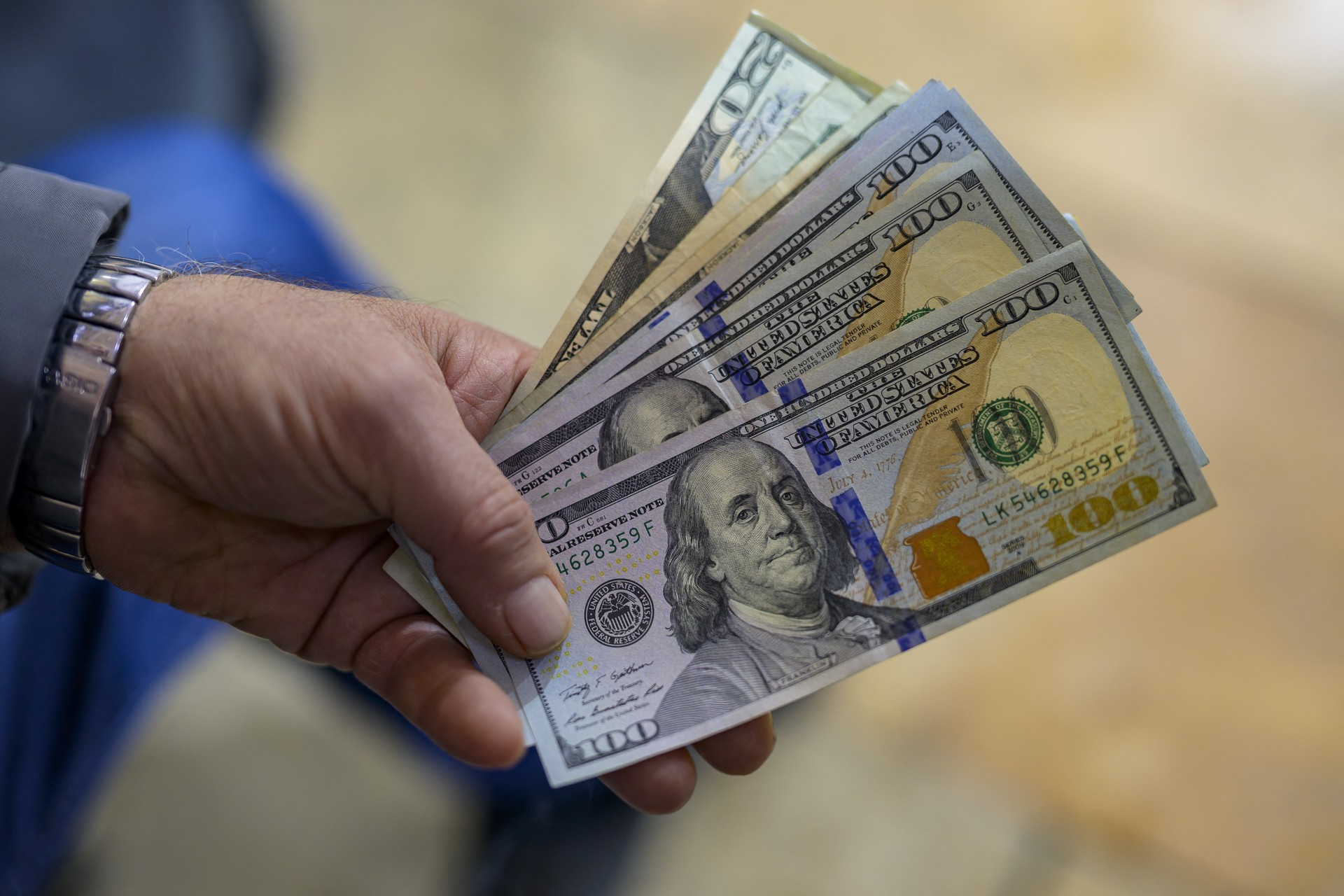 Counterfeit US dollar panic subsides as Turkish banks resume exchanges