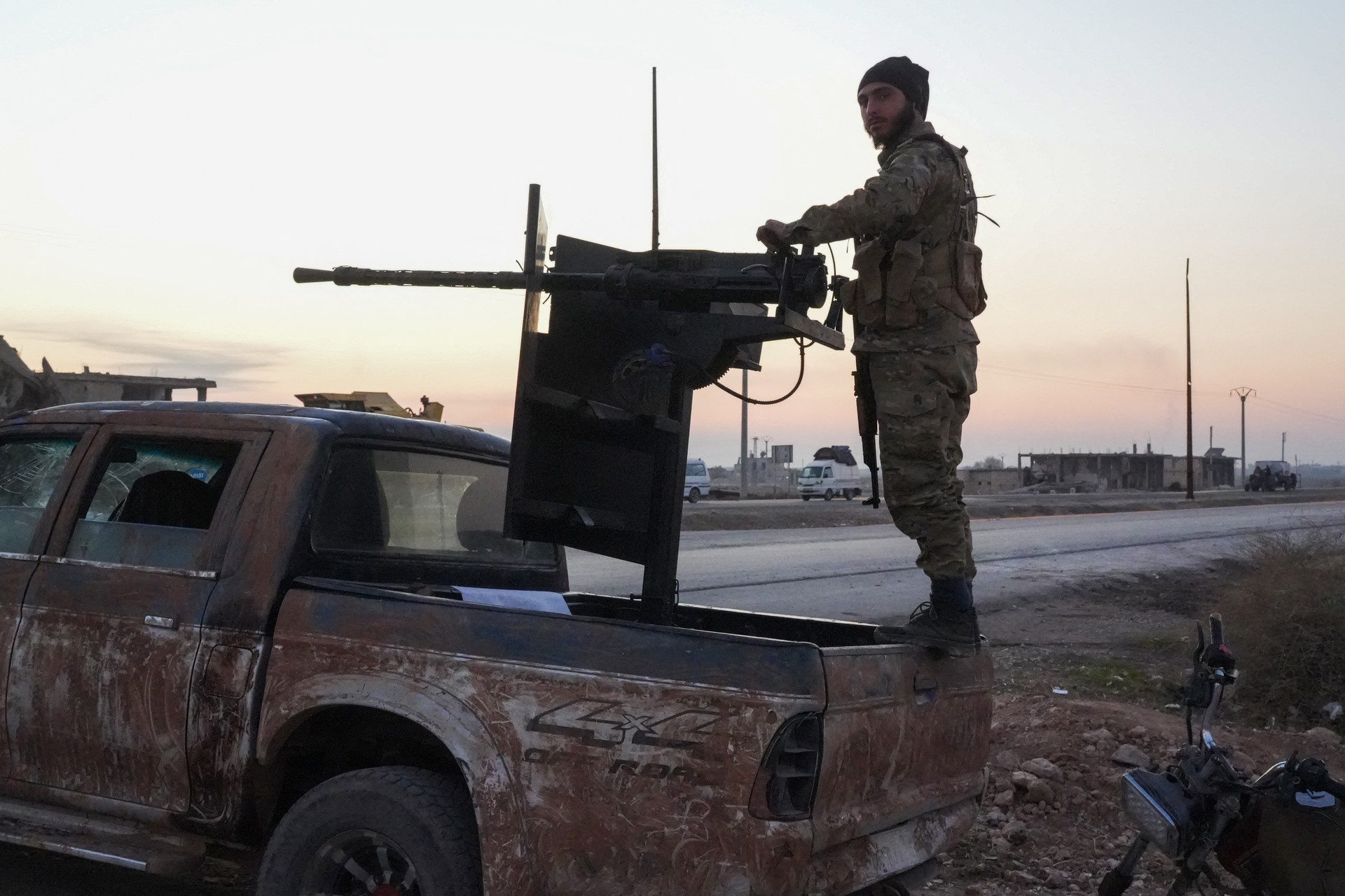 Anti-regime groups make advances in Homs province, key to Syria's security