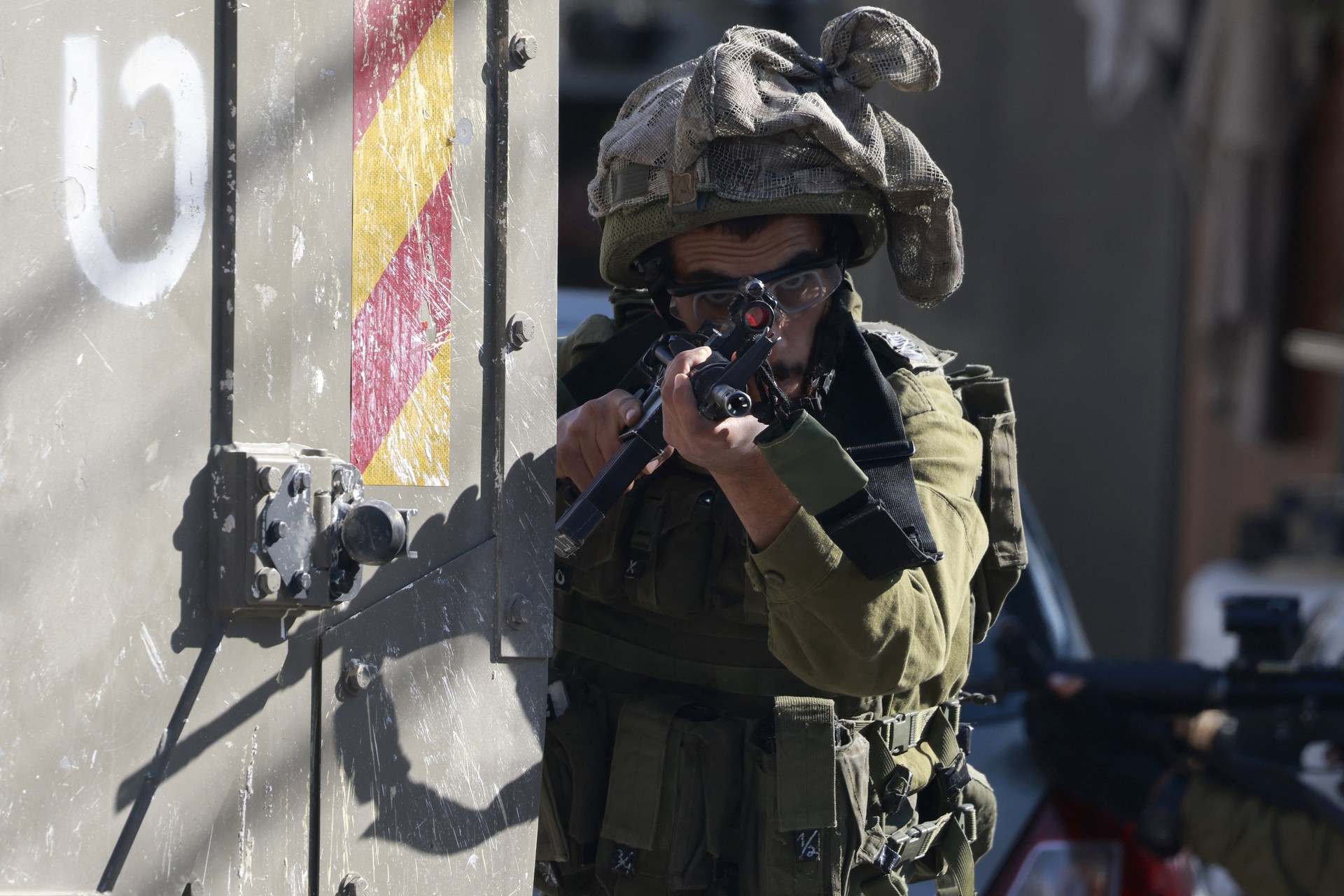 Israel raids West Bank, settlers attack Palestinian civilians