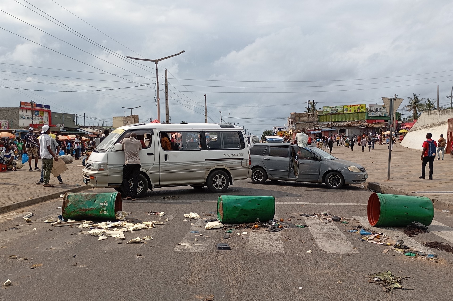 Street clashes kill 103 people in Mozambique amid disputed election results