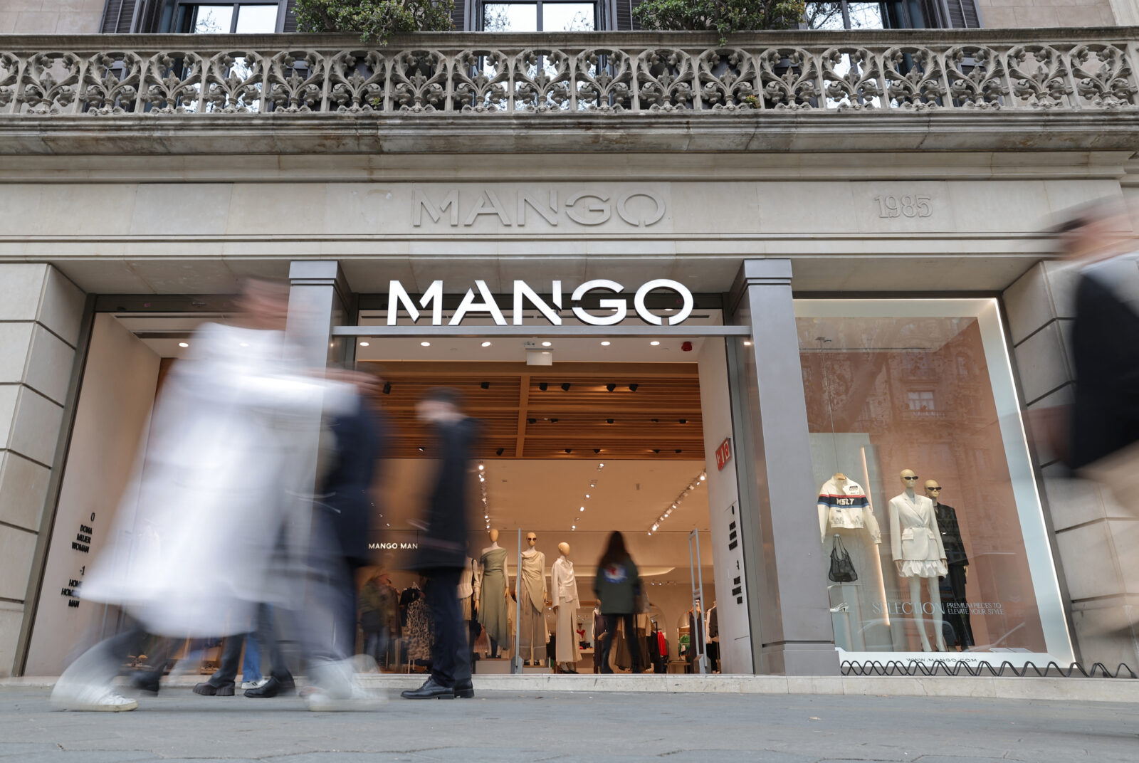 Spanish clothing firm Mango's founder Isak Andic dies in hiking accident