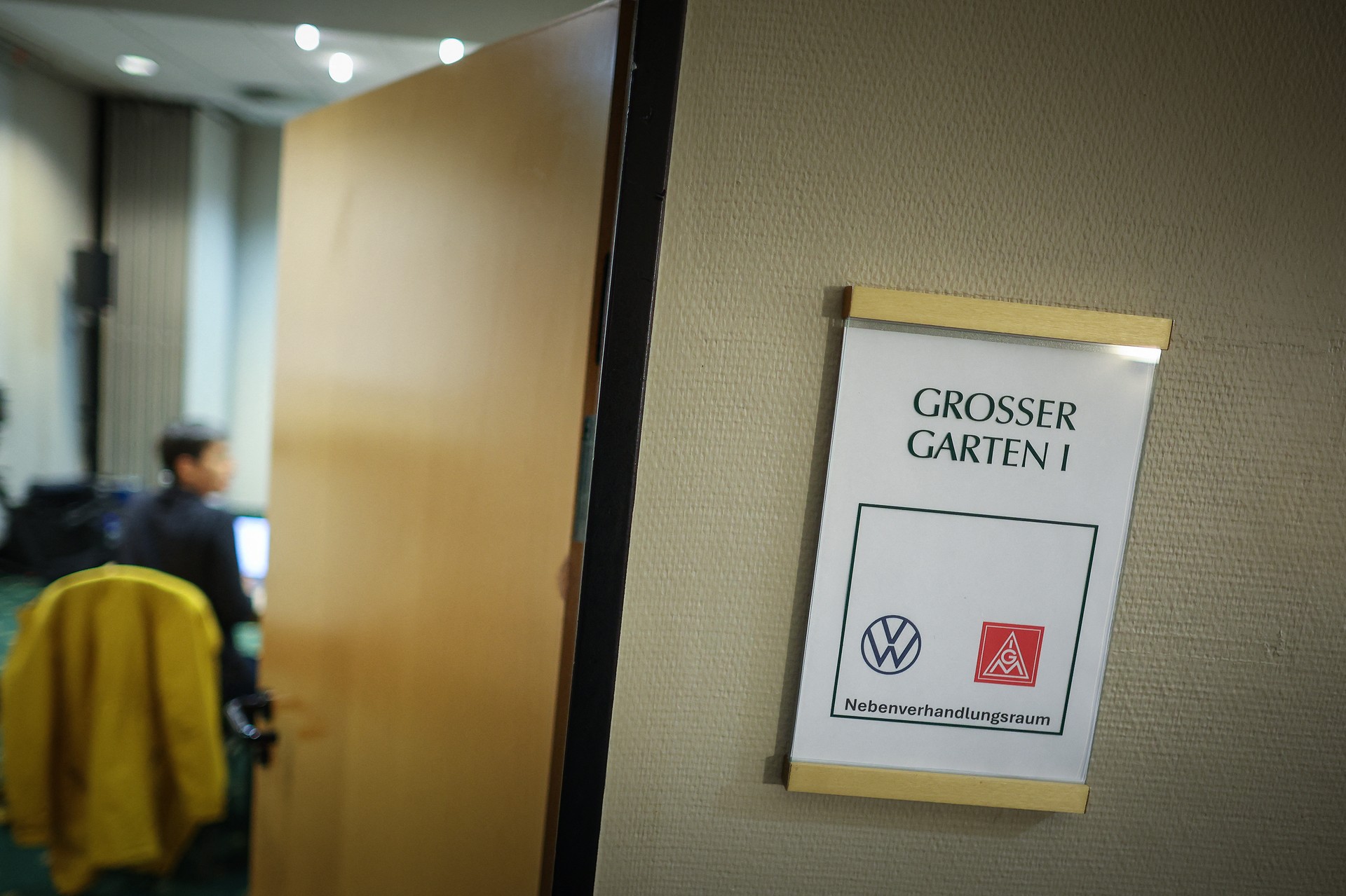 German automaker VW deals with labor unions on new cost-cutting plan