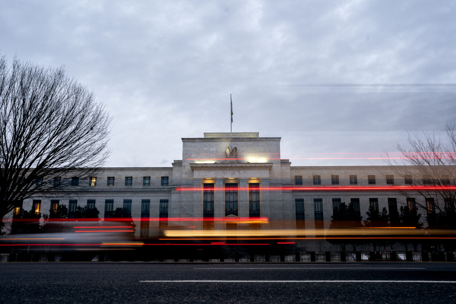Trump questions Fed
