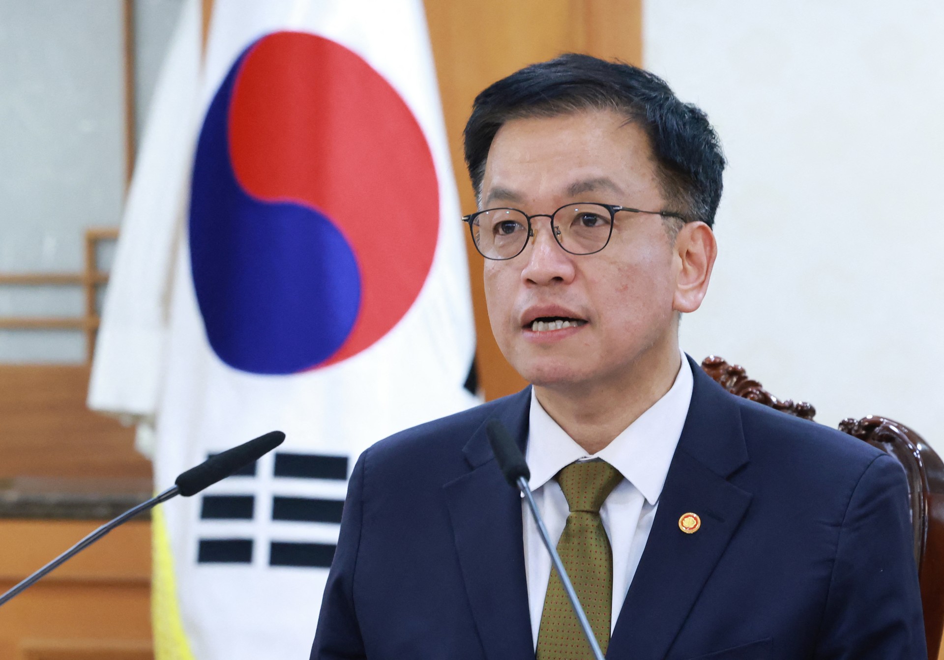 S. Korea sees 3rd power shift this month as Choi Sang-mok takes over amid turmoil