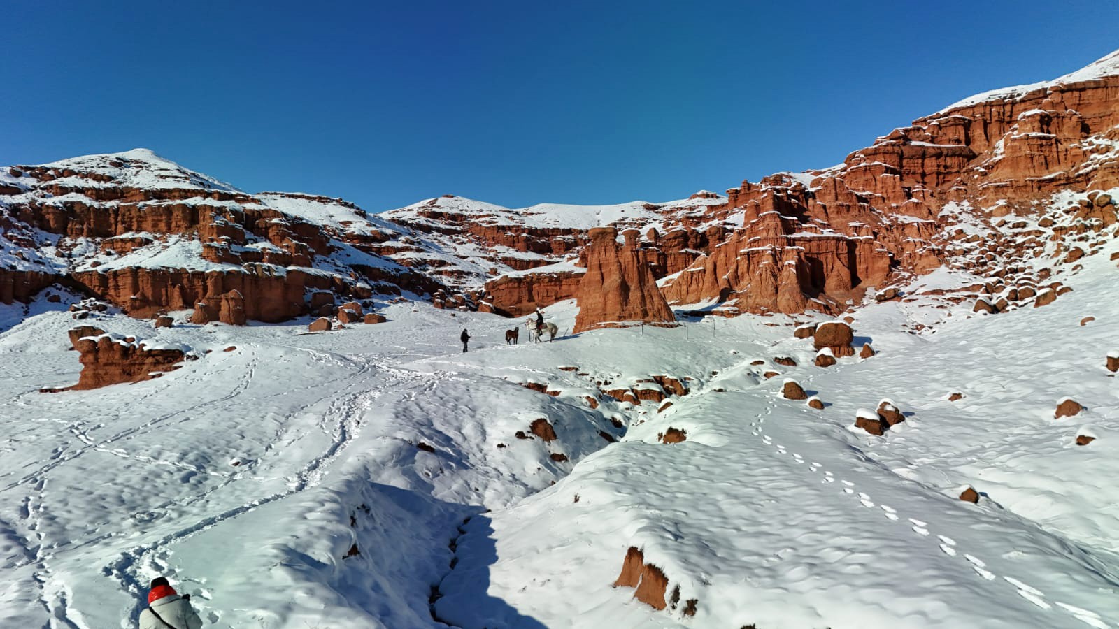 The Narman Fairy Chimneys in Erzurum have turned white with their unique red landscape even in winter, Türkiye, December 3, 2024. (IHA Photo)