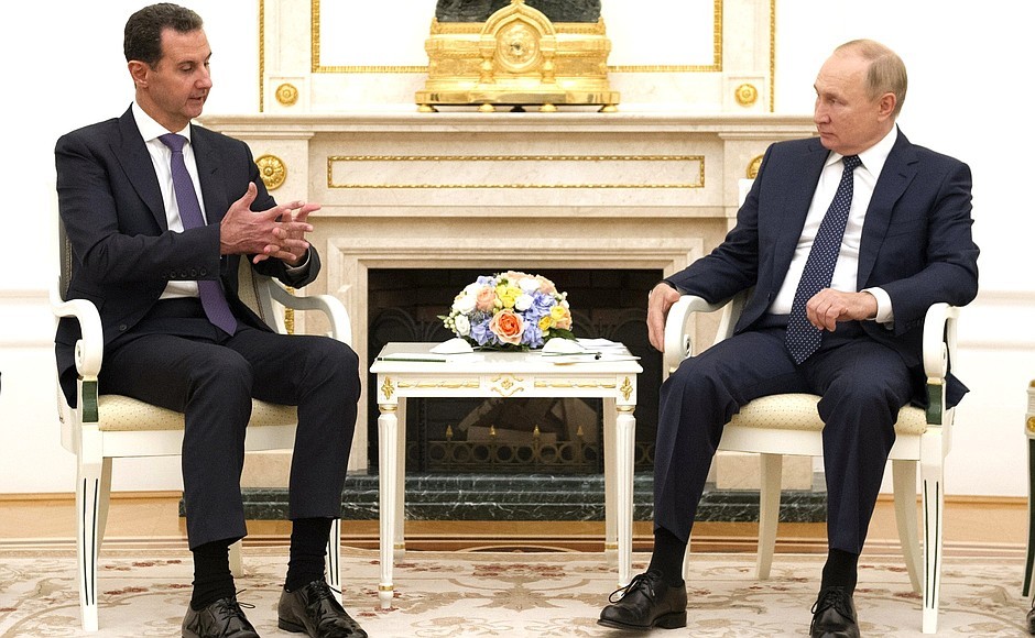 Former Syrian regime leader Bashar al-Assad (L) meets Russian President Vladimir Putin, in Moscow, Russia, Sept. 14, 2021. (IHA Photo)