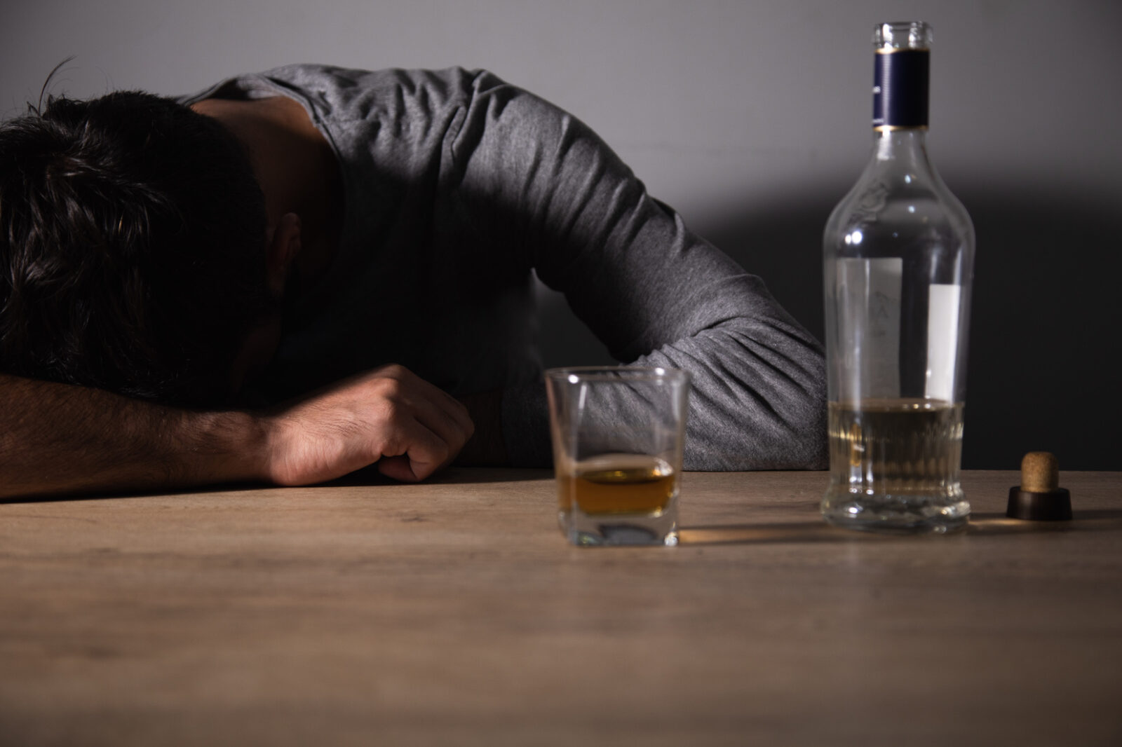 Counterfeit alcohol poisonings in Türkiye are on the rise ahead of the New Year, with experts warning that methanol poisoning can cause permanent blindness or death. (Adobe Stock Photo)