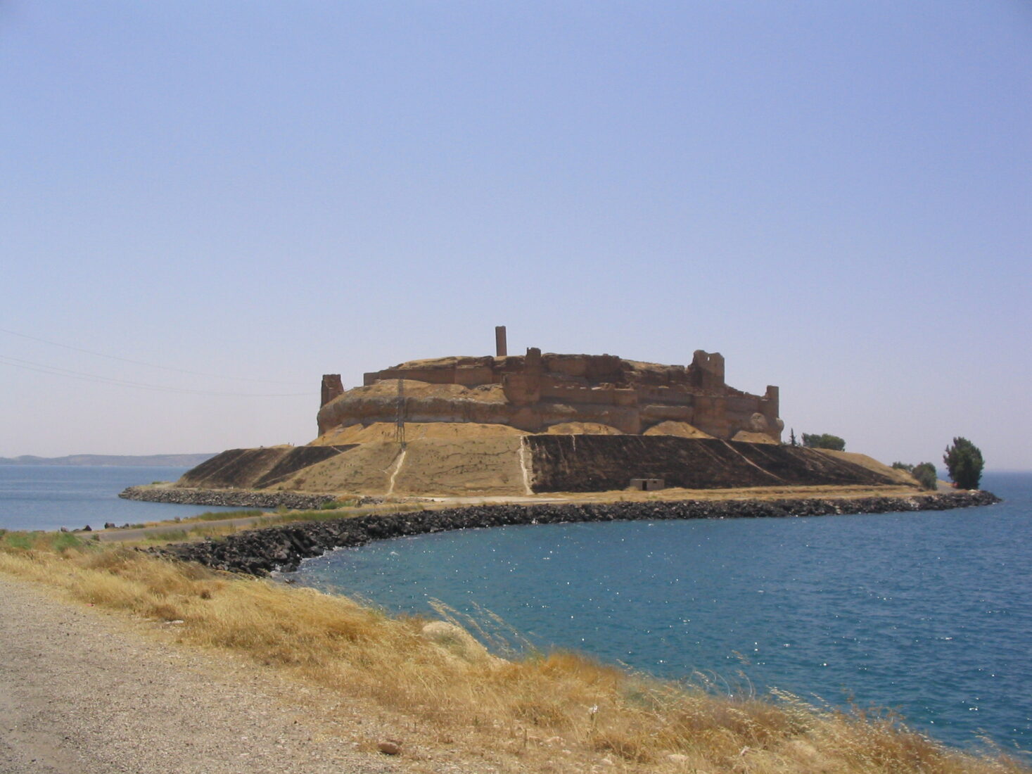 View of Qal'at Ja'bar (Syria) from the north, surrounded by the waters of Lake Assad, Syria, Oct. 16, 2008. (Photo via Wikimedia)