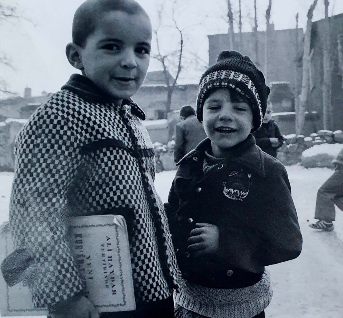 Original photograph of Ahmet Ozmen as a child alongside another boy, taken by Victor d'Allant 44 years ago in Erzurum, Türkiye, December 1980. (Türkiye Daily)