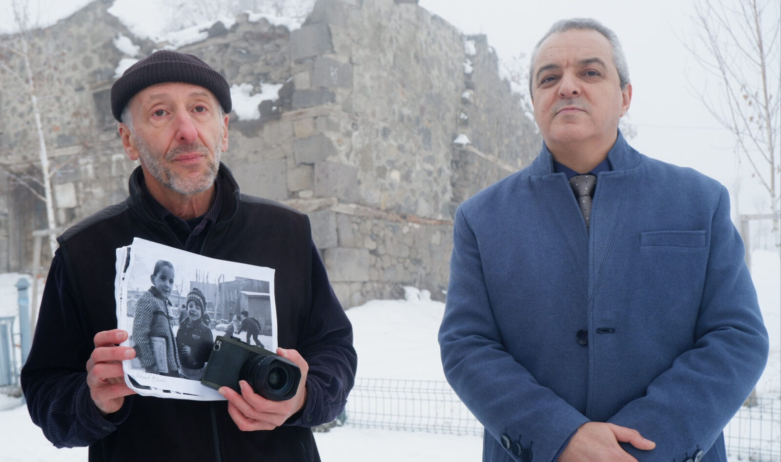 Victor d'Allant (L) holds the original photo from 44 years ago, as he poses with Ahmet Ozmen, recreating the moment where it all began, Erzurum, Türkiye, Dec. 11, 2024. (Türkiye Daily)