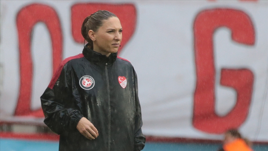 Gamze Durmus Pakkan during a rainy day match, April 2, 2024. (AA Photo)