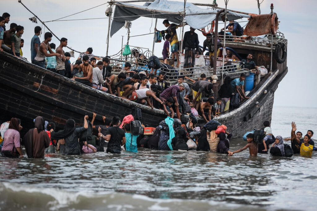 Newly arrived Rohingya refugees return to a boat after the local community decided to temporarily allow them to land for water and food in Aceh province, Indonesia. (AFP Photo)