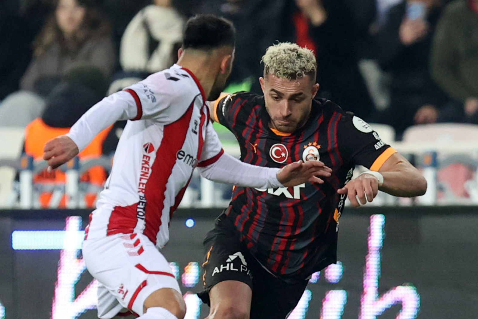 Baris Alper Yilmaz of Galatasaray in action during the Turkish Super Lig week 15 football match against Sivasspor in Sivas, Türkiye, Dec. 8, 2024. (AA Photo)