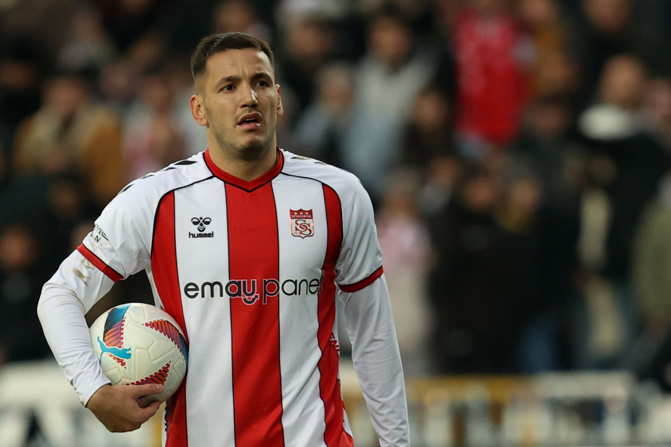 Rey Manaj’s foul on Baris Alper Yilmaz ignites nationwide debate