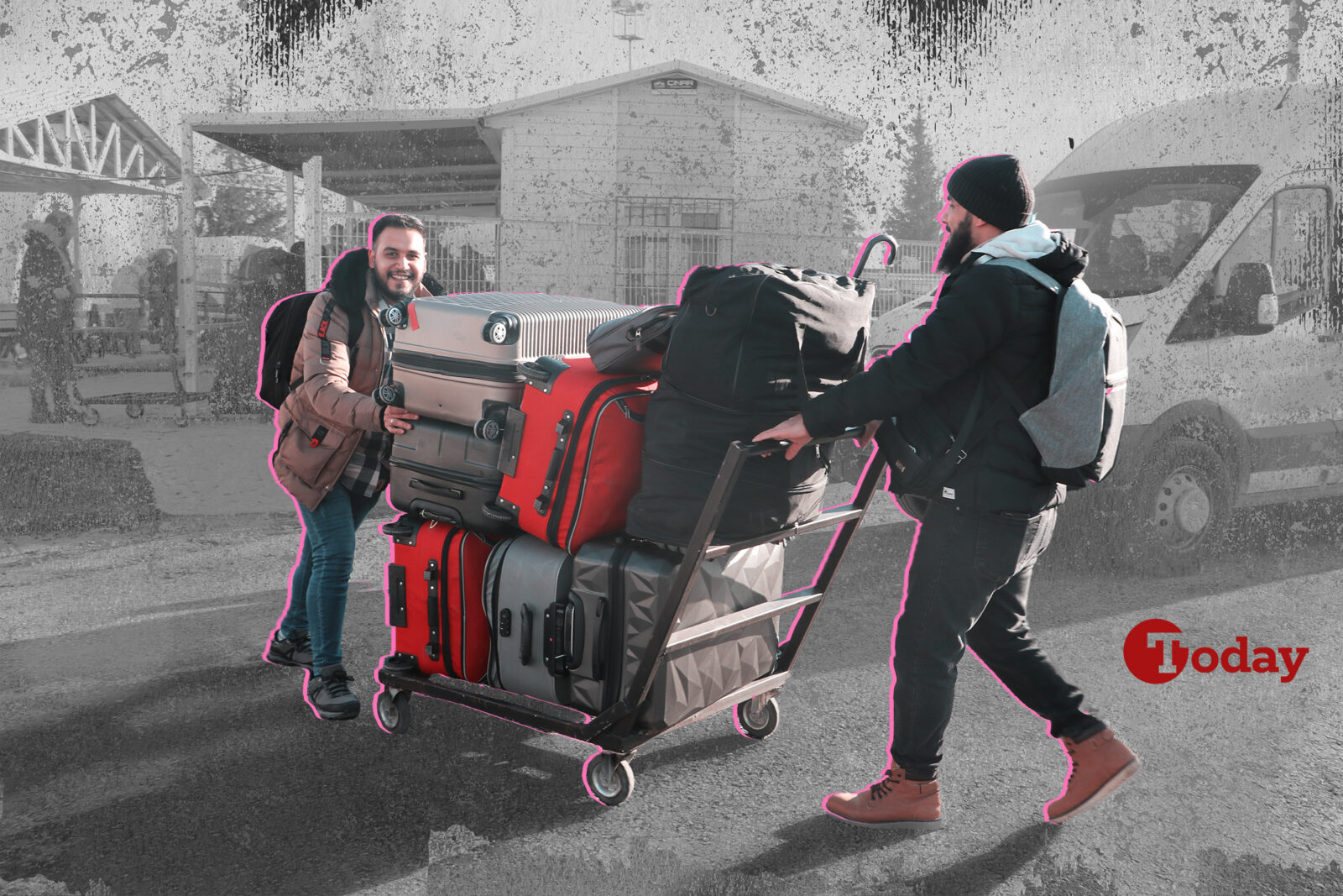 Syrian refugees return home following the 61-year Baath regime collapse, from Kilis border crossing, in Kilis, Türkiye, Dec. 21, 2024. (Photo edited by Türkiye Today staffer)