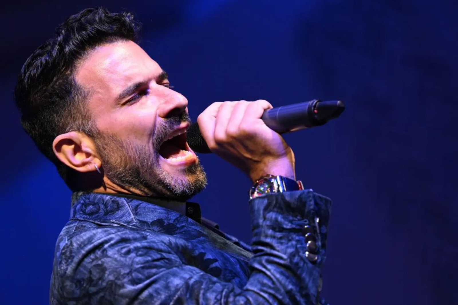 Marc Terenzi singing during a gig in the Balearic Islands, Spain, April 16, 2023. (Photo via Instagram / @marc_terenzi)