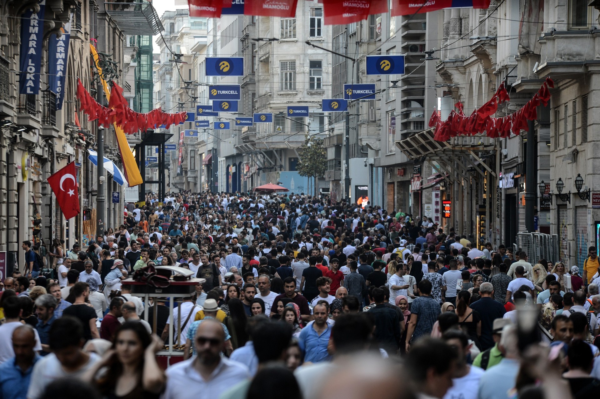 2024 sees surge in both marriages and divorces in Türkiye, stats reveal