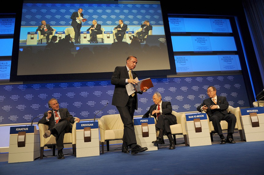 Then Prime Minister Recep Tayyip Erdogan (2nd L), then Israeli President Shimon Peres (2nd R) and then UN Secretary-General Ban Ki-moon (R) leave the hall during a panel discussion at the World Economic Forum. (AA Photo)