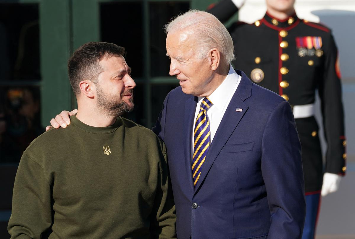 Biden, Zelenskyy disscuss strengthening Ukraine’s defenses, new sanctions on Russia