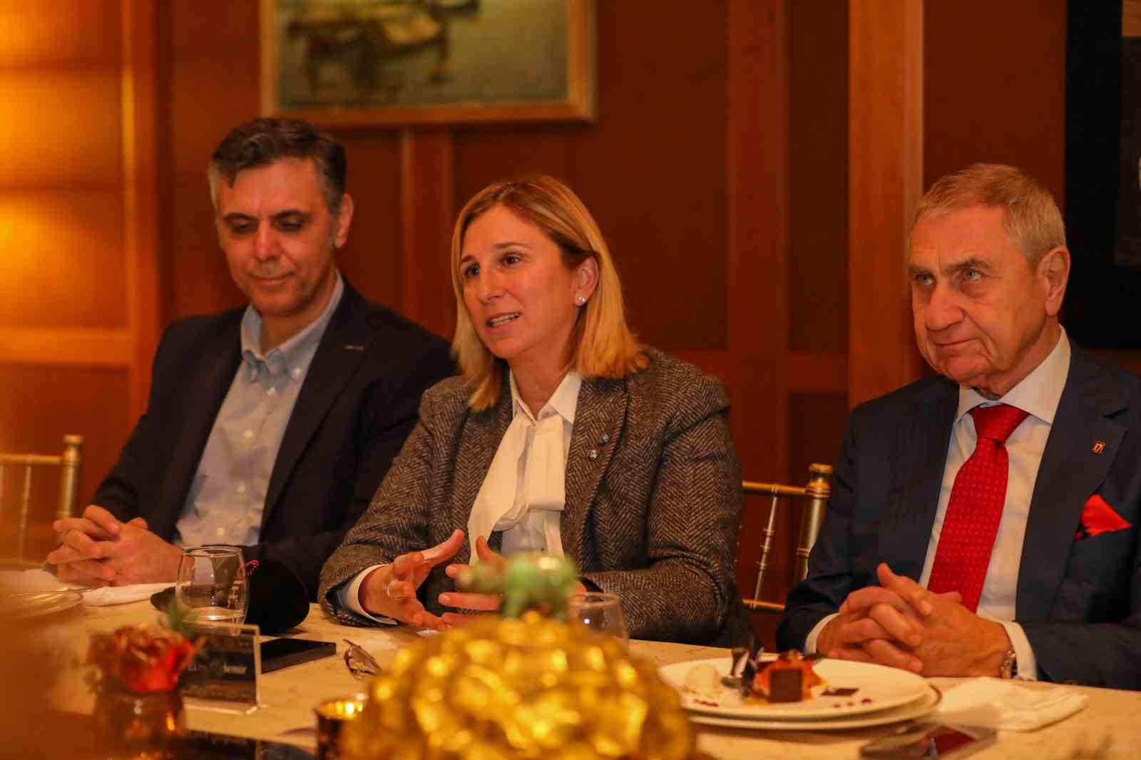 DÜZCE BELEDIYE BASKANI DR. FARUK ÖZLÜ’NÜN DAVETI ILE HER AY DÜZENLENEN 'IS INSANLARIYLA FIKIR ALISVERISI PROGRAMI'NIN BU AYKI SEREF KONUGU LIMAK HOLDING YÖNETIM KURULU BASKANI EBRU ÖZDEMIR OLDU. (IHA/ISTANBUL-IHA)