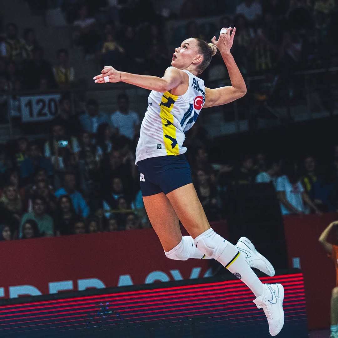 Arina Fedorovtseva executes a strong jump serve during Fenerbahce's match against Besiktas, Istanbul, Türkiye, October 30, 2023. (Photo via Instagram / @a.fed.10)