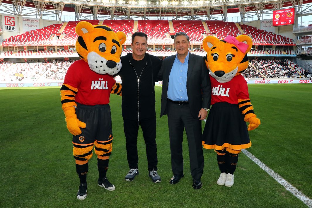 Acun Ilicali poses with the Hull City mascots on the field in Antalya, Türkiye, March 25, 2024. (Photo via Instagram / @acunilicali)