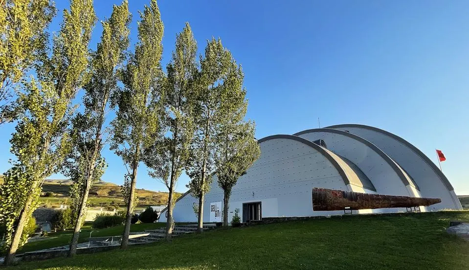 Modern Turkish art and traditional Anatolian handicrafts are the twin fortes of the cutting-edge Baksi Museum in eastern Türkiye. (Photo via Joe Yogerst)